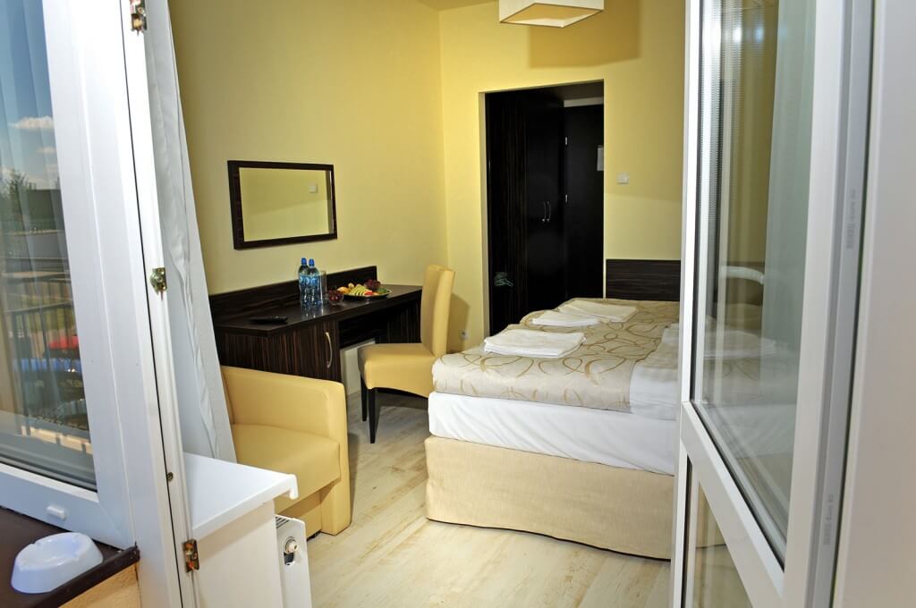 Hotel-Victoria-Spa-Gribow-Grzybowo-Standard-Doppelzimmer-mit-Balkon-Terrasse.jpg